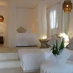 Kavos Naxos Aparthotel 4*
