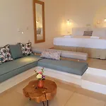 Kavos Naxos Aparthotel