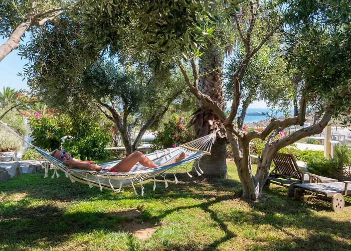 Kavos Naxos Aparthotel 4*