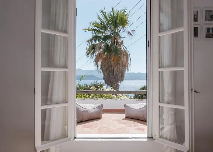 Kavos Naxos Aparthotel 4*