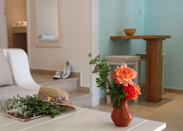 Kavos Naxos Aparthotel 4*